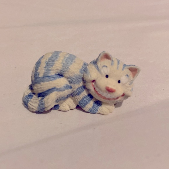 Hallmark Merry Minatures Alice in Wonderland - Picture 10 of 10